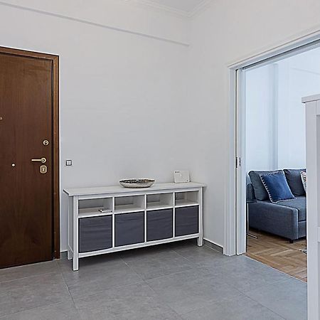 Spacious Two Bedroom Apartment In Central Location Атина Екстериор снимка