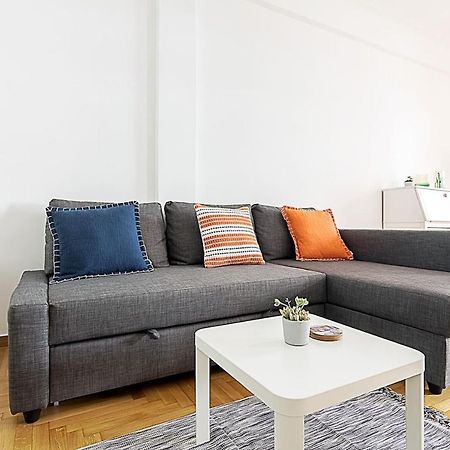 Spacious Two Bedroom Apartment In Central Location Атина Екстериор снимка