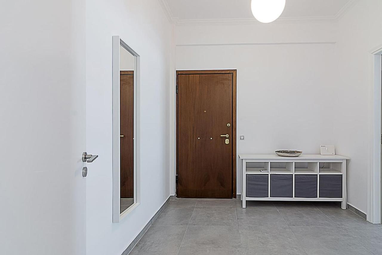 Spacious Two Bedroom Apartment In Central Location Атина Екстериор снимка