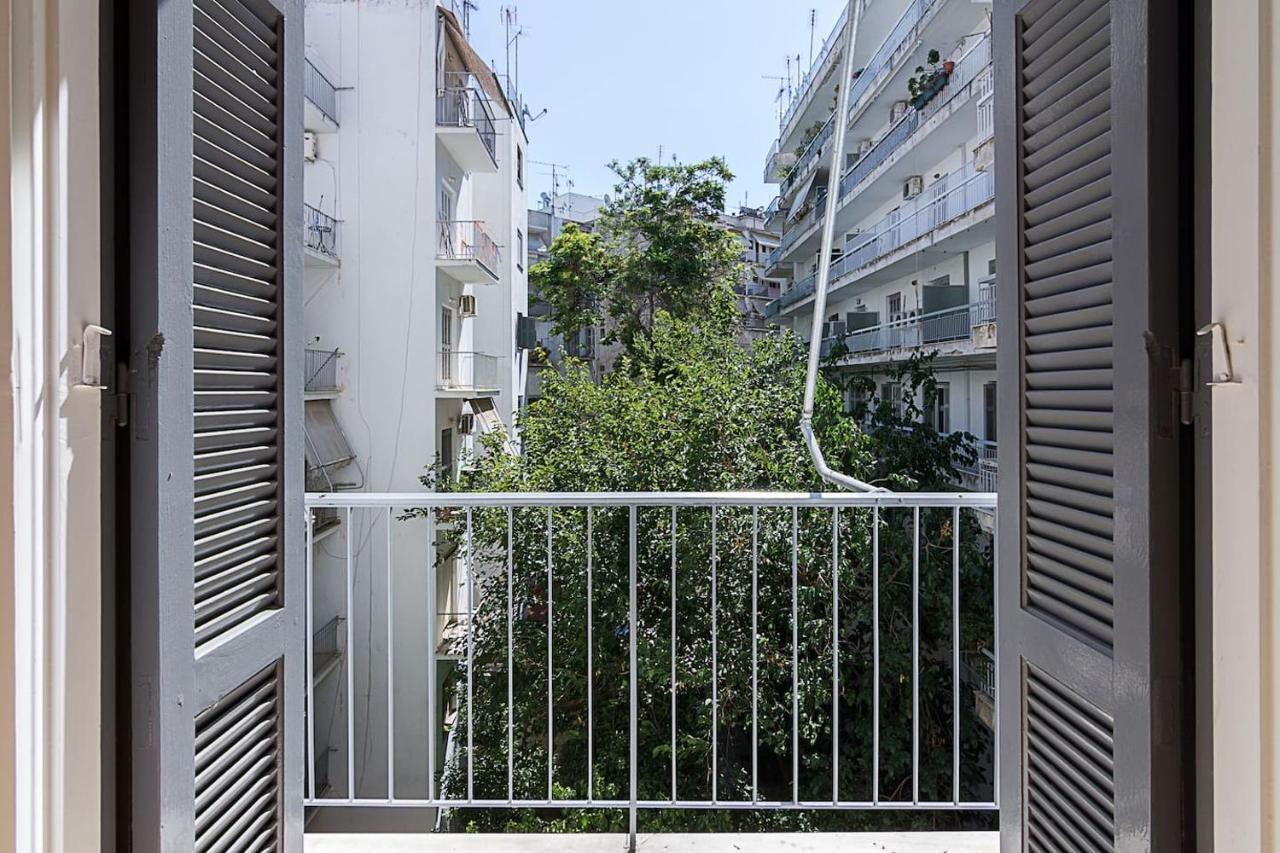 Spacious Two Bedroom Apartment In Central Location Атина Екстериор снимка