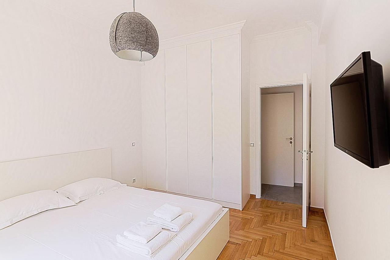Spacious Two Bedroom Apartment In Central Location Атина Екстериор снимка