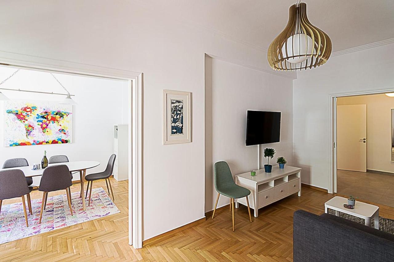 Spacious Two Bedroom Apartment In Central Location Атина Екстериор снимка