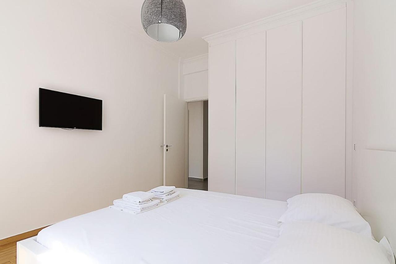Spacious Two Bedroom Apartment In Central Location Атина Екстериор снимка