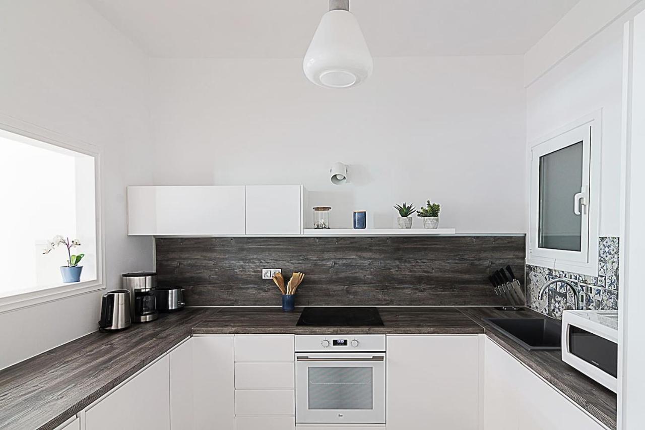 Spacious Two Bedroom Apartment In Central Location Атина Екстериор снимка