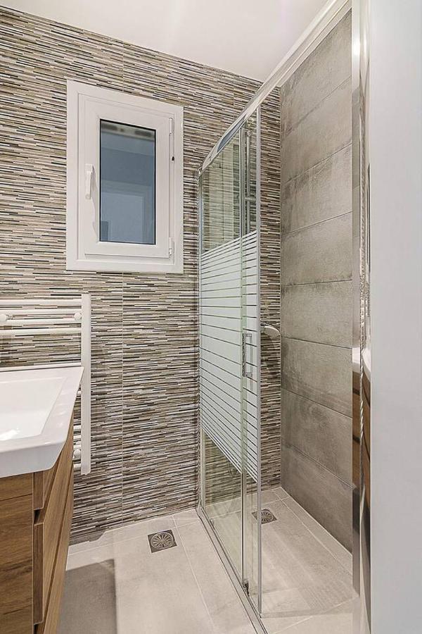 Spacious Two Bedroom Apartment In Central Location Атина Екстериор снимка