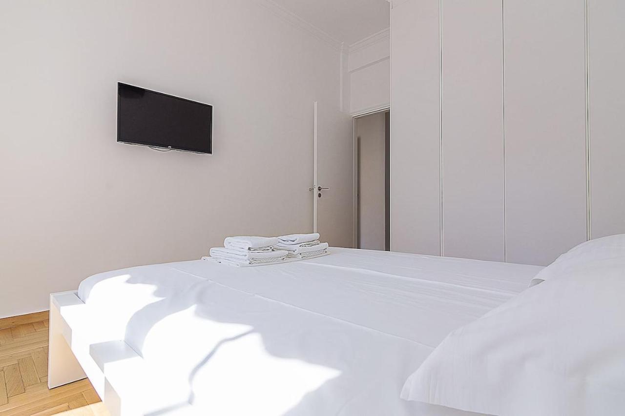 Spacious Two Bedroom Apartment In Central Location Атина Екстериор снимка