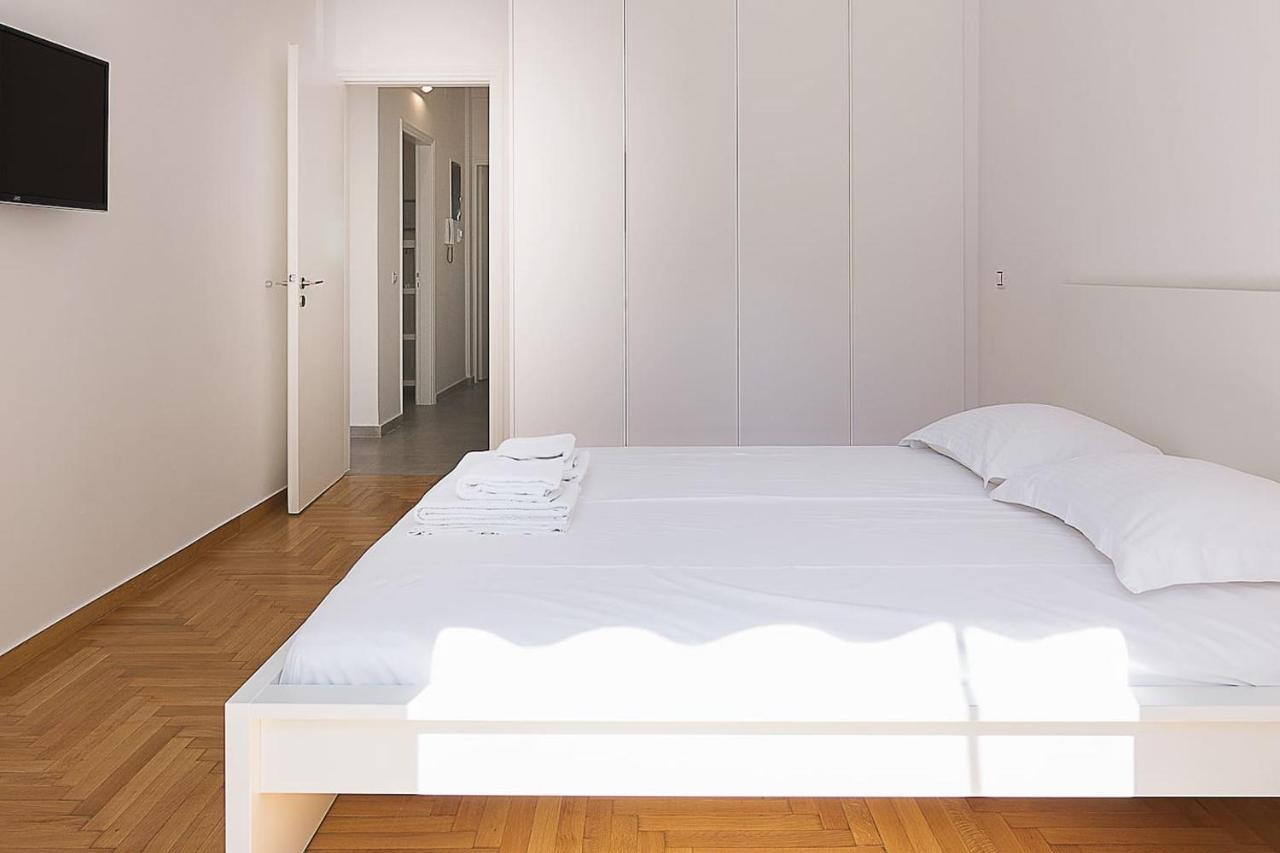 Spacious Two Bedroom Apartment In Central Location Атина Екстериор снимка