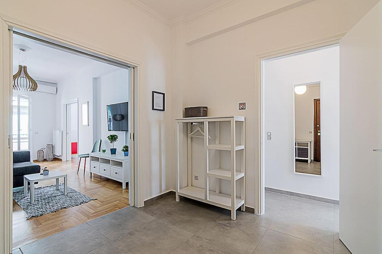 Spacious Two Bedroom Apartment In Central Location Атина Екстериор снимка
