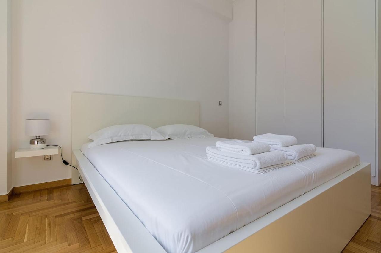 Spacious Two Bedroom Apartment In Central Location Атина Екстериор снимка