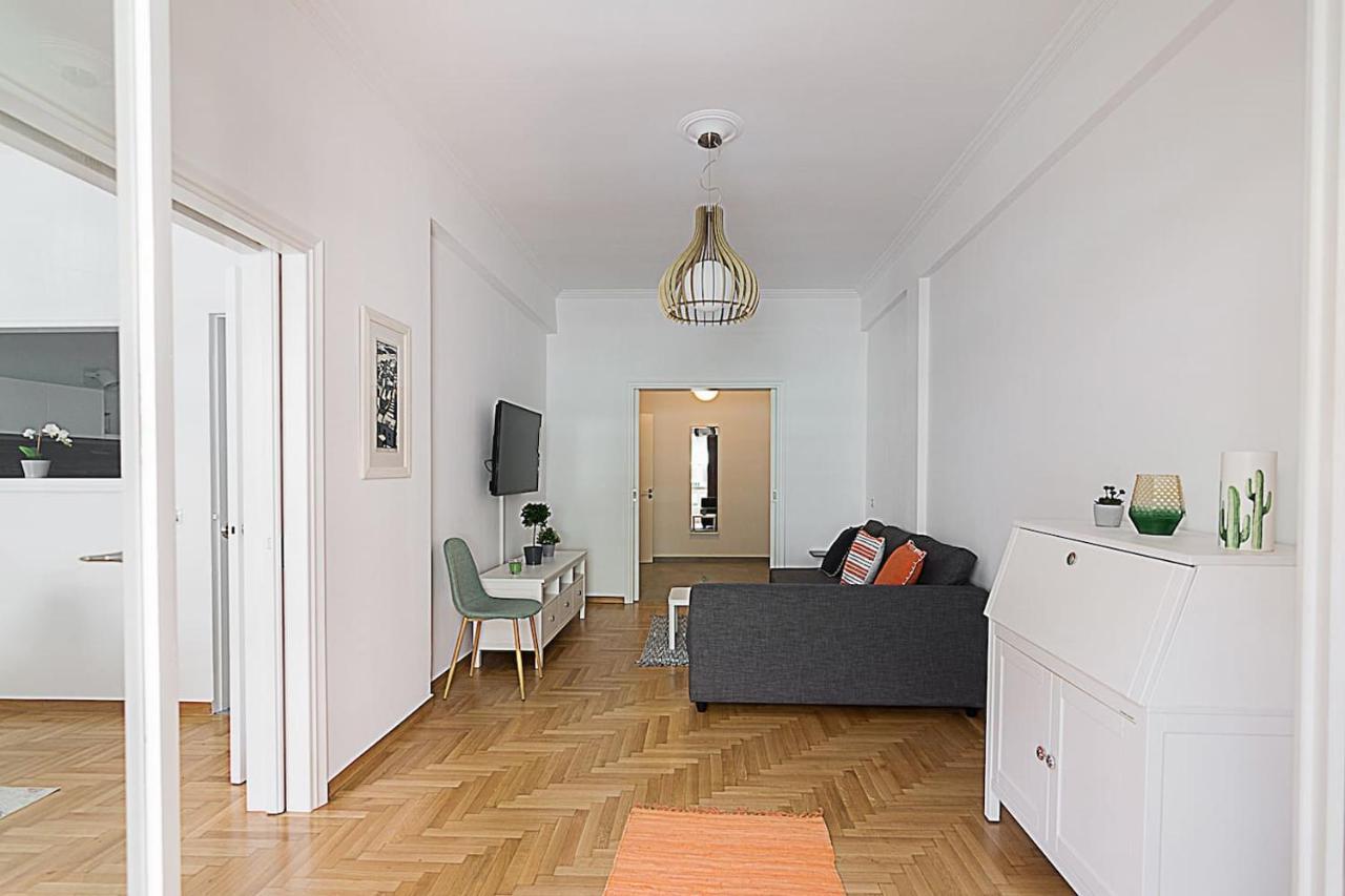 Spacious Two Bedroom Apartment In Central Location Атина Екстериор снимка