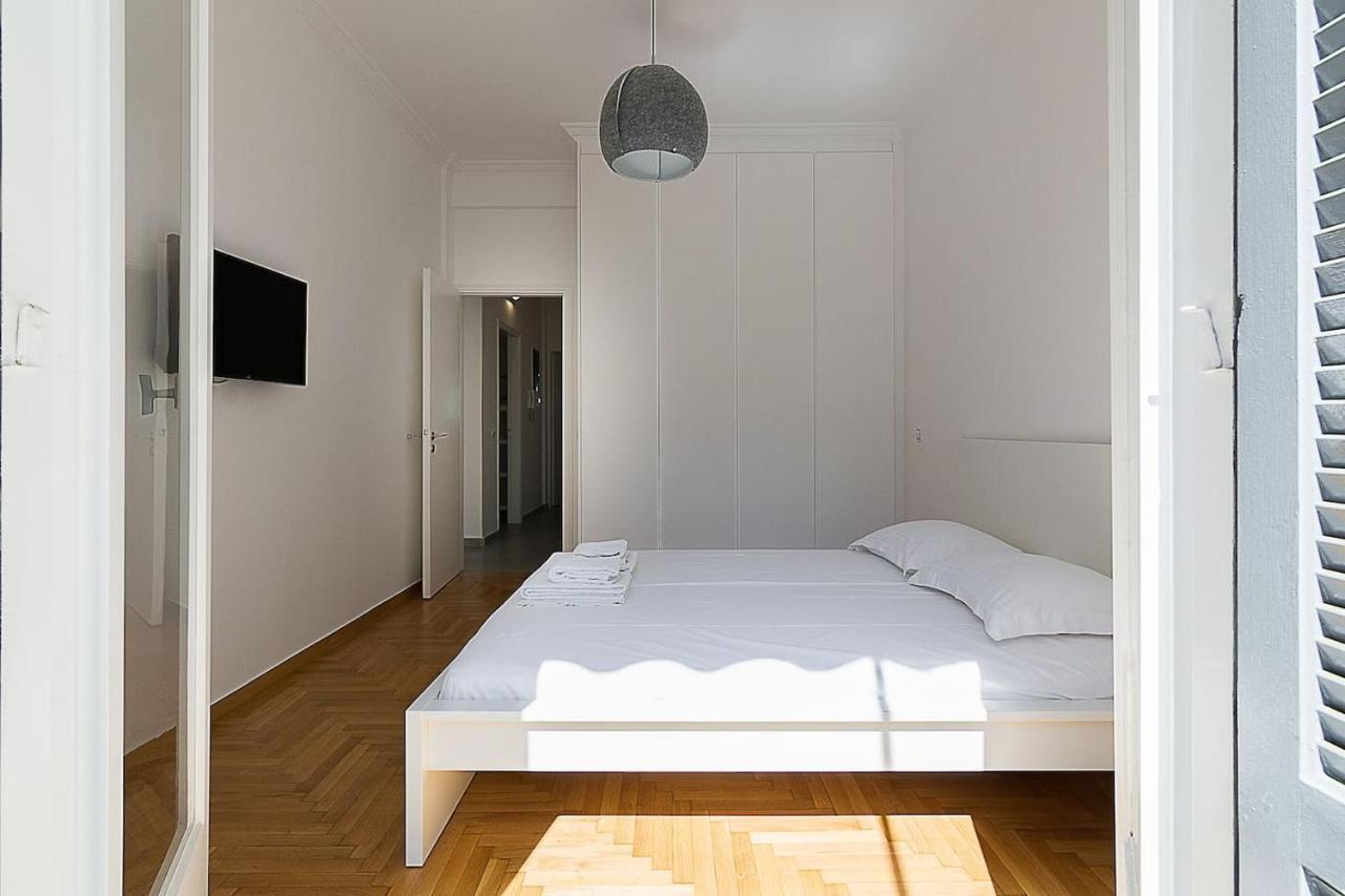 Spacious Two Bedroom Apartment In Central Location Атина Екстериор снимка