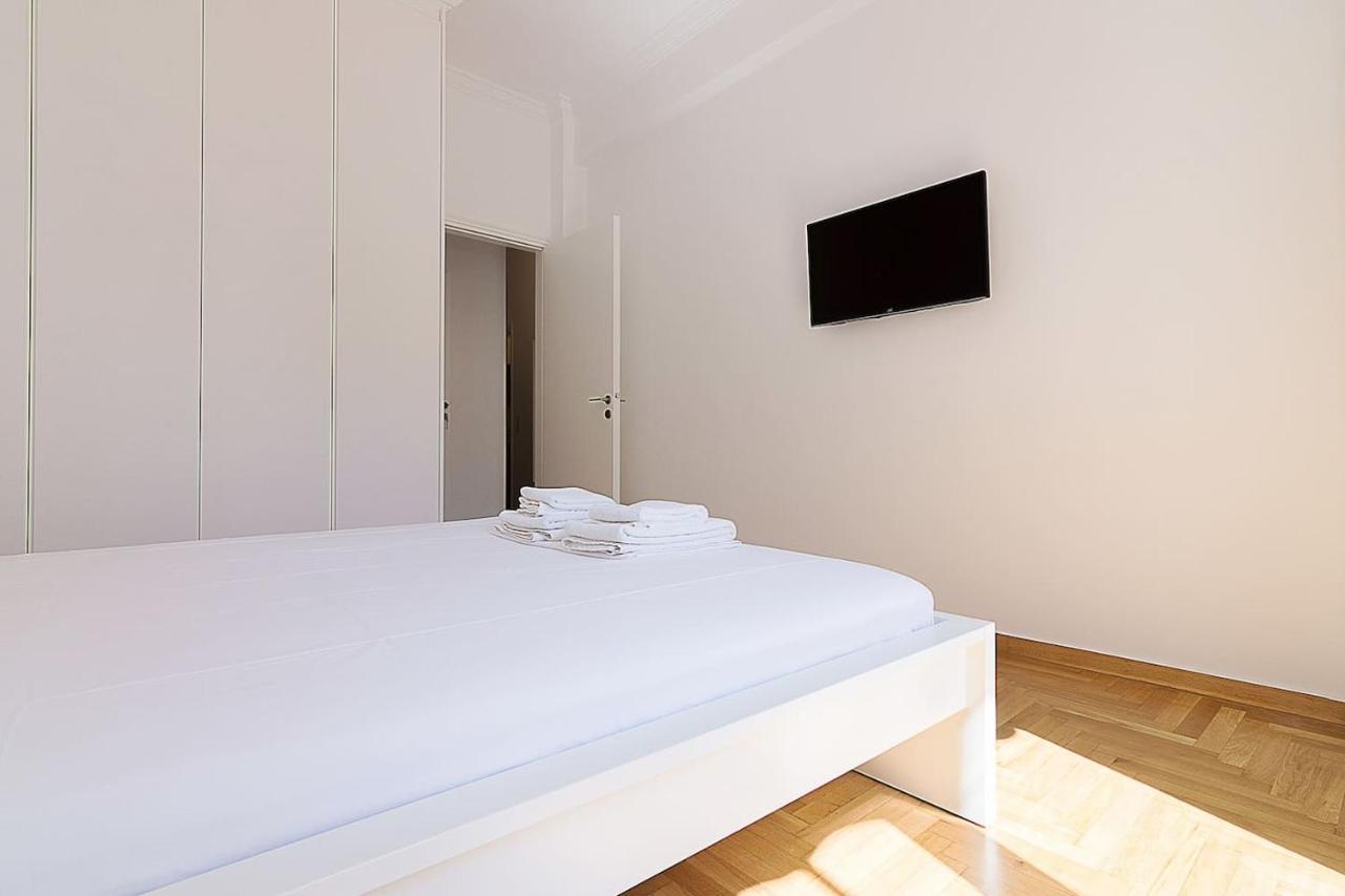 Spacious Two Bedroom Apartment In Central Location Атина Екстериор снимка