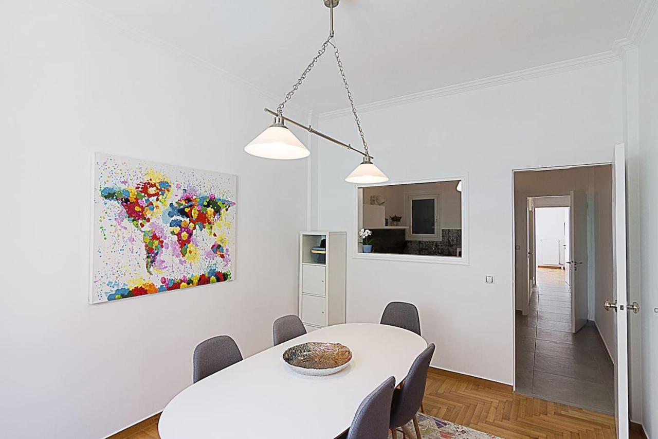 Spacious Two Bedroom Apartment In Central Location Атина Екстериор снимка