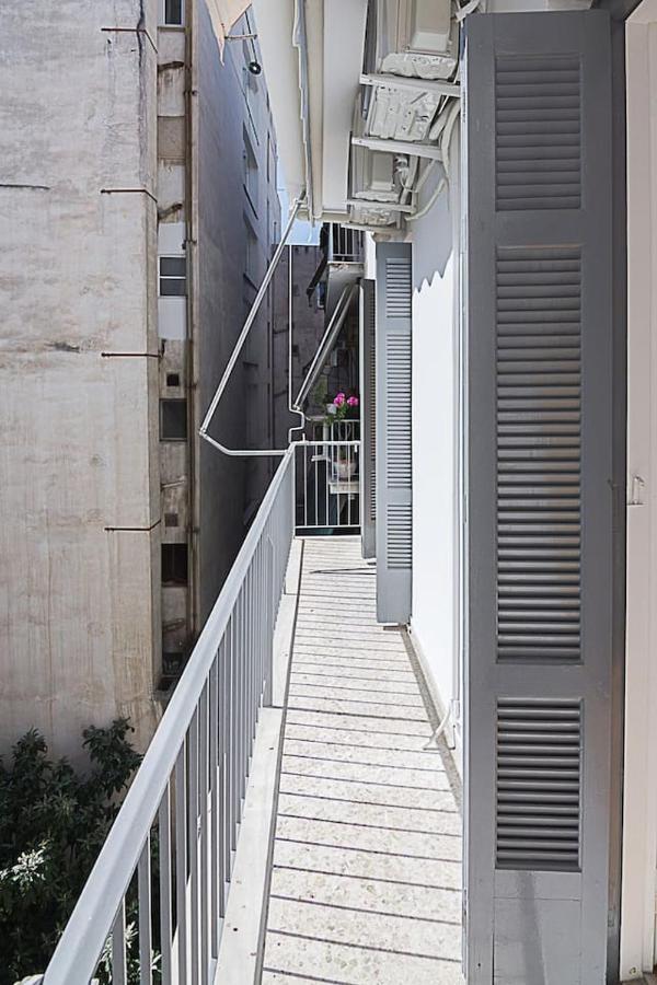 Spacious Two Bedroom Apartment In Central Location Атина Екстериор снимка