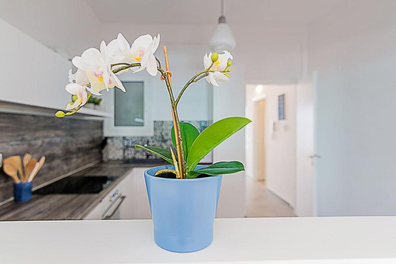 Spacious Two Bedroom Apartment In Central Location Атина Екстериор снимка