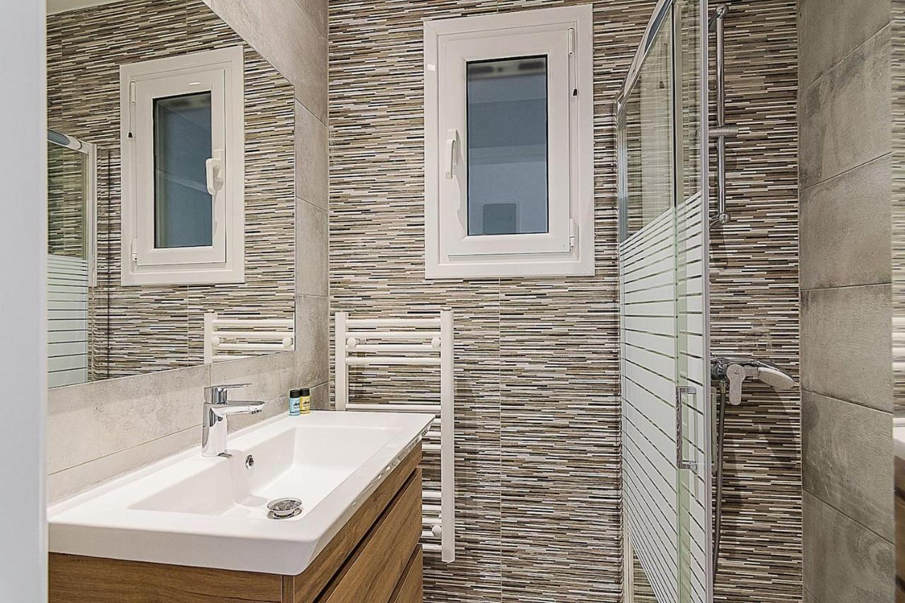 Spacious Two Bedroom Apartment In Central Location Атина Екстериор снимка