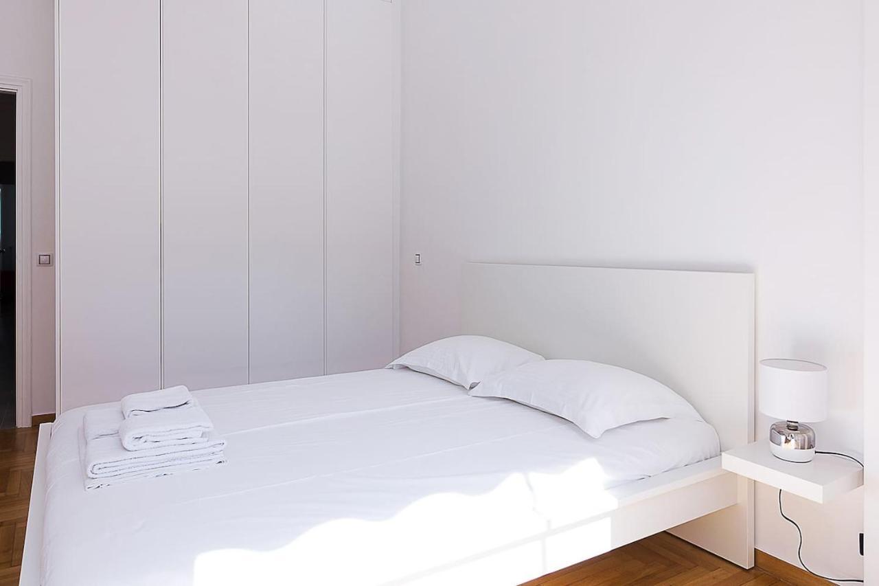 Spacious Two Bedroom Apartment In Central Location Атина Екстериор снимка