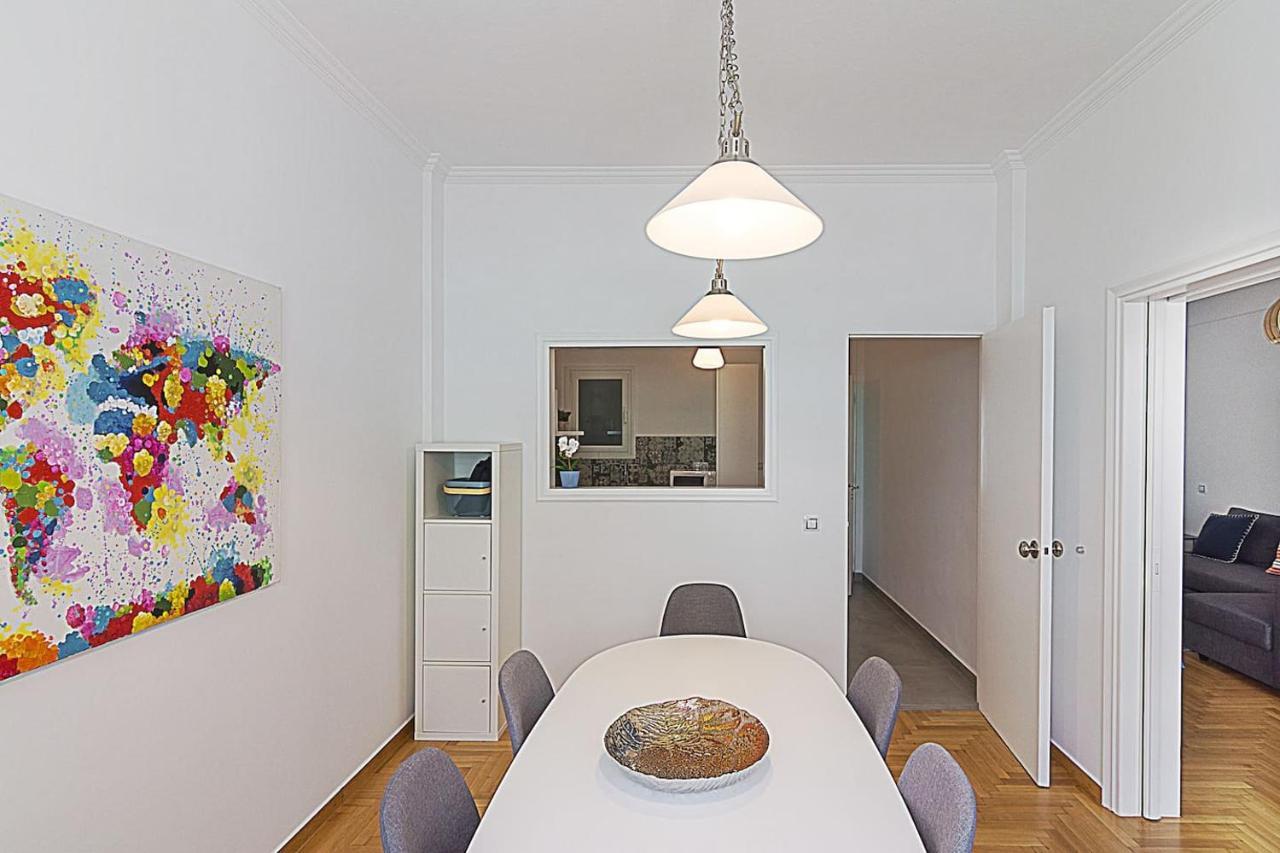 Spacious Two Bedroom Apartment In Central Location Атина Екстериор снимка