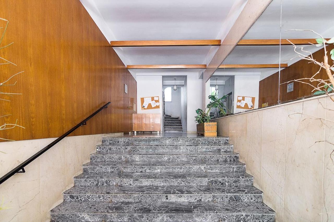 Spacious Two Bedroom Apartment In Central Location Атина Екстериор снимка