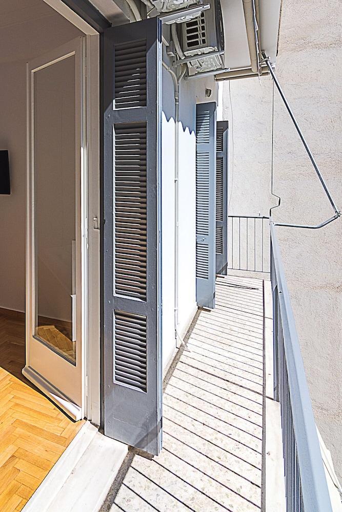 Spacious Two Bedroom Apartment In Central Location Атина Екстериор снимка